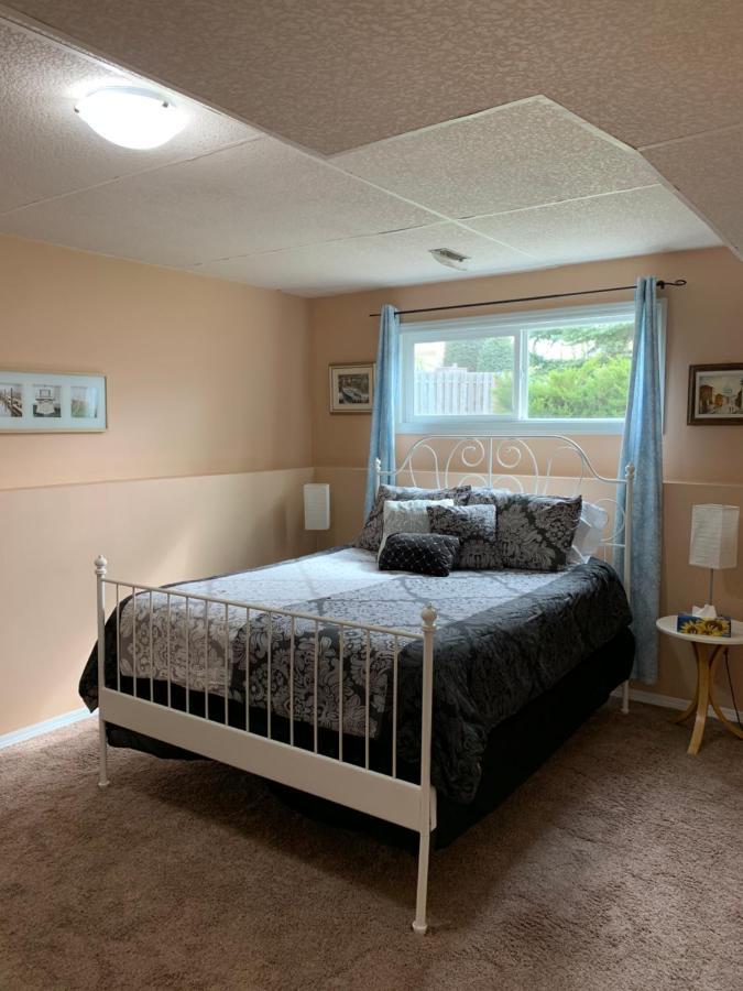 Newly Renovated Basement Suite! Lethbridge Eksteriør billede