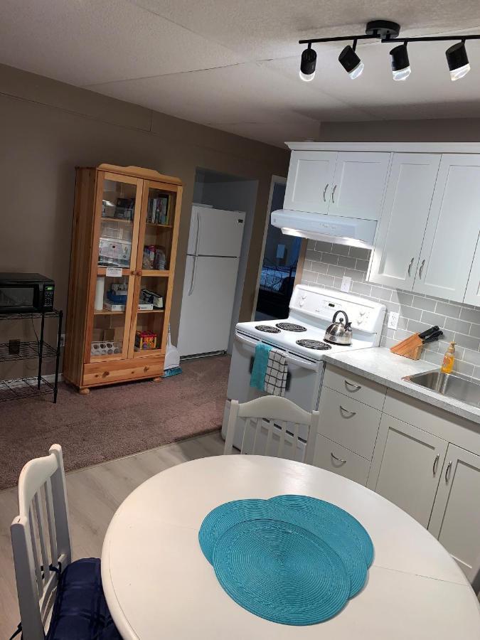 Newly Renovated Basement Suite! Lethbridge Eksteriør billede