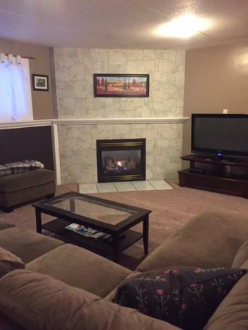 Newly Renovated Basement Suite! Lethbridge Eksteriør billede